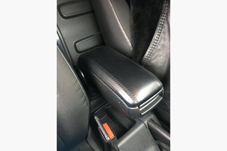 Volkswagen Caddy 2010-2015 гг. Подлокотник V1 (в подстаканник) Image
