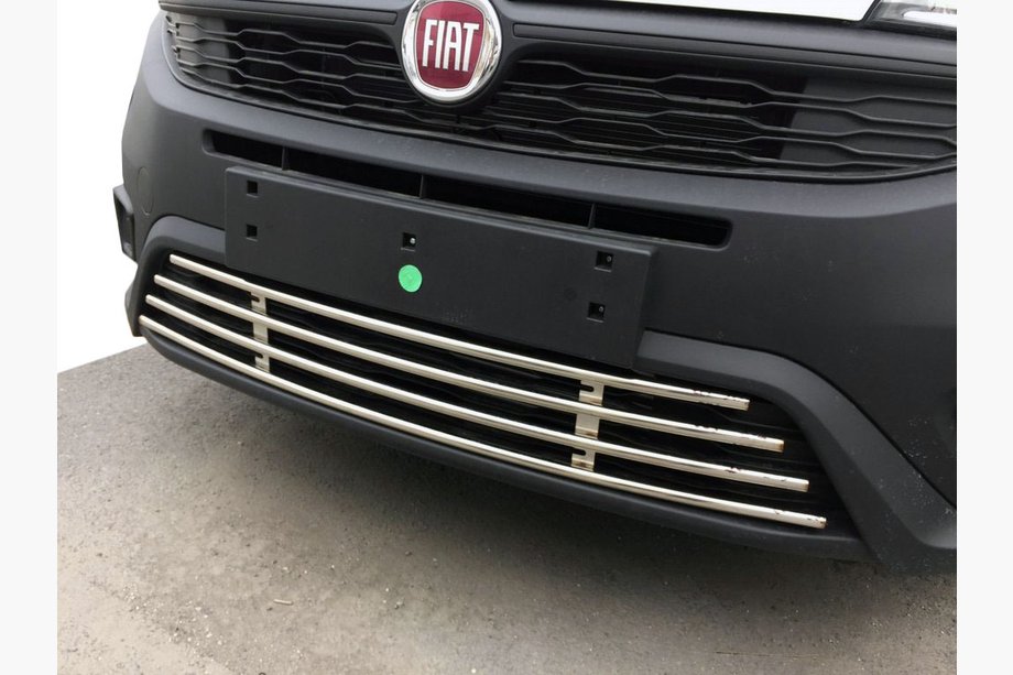 Fiat Doblo II 2010-2022 гг. Решетка бампера 2014↗ (нержавейка) Image