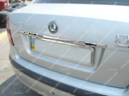 Skoda Octavia II A5 2010-2013 гг. Хромированная накладка над номером Carmos (нержавейка) фото 4