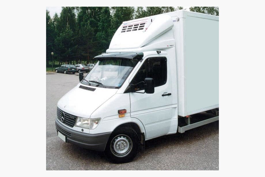 Volkswagen LT 1995-2006 гг. Козырек на лобовое стекло (черный глянец, 5мм) Фото 7