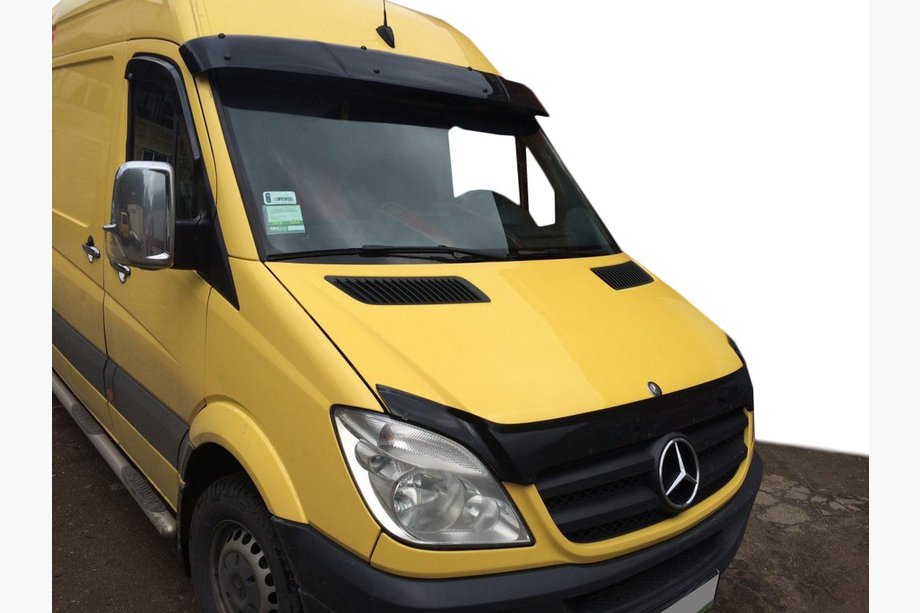 Mercedes Sprinter W906 2006–2018 гг. Козырек на лобовое стекло на раме V1 (черный глянец, 5мм) Image