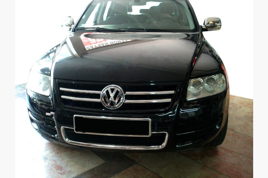 Volkswagen Touareg 2002–2010 гг. Накладки на решетку радиатора (4 шт, нержавейка) Image