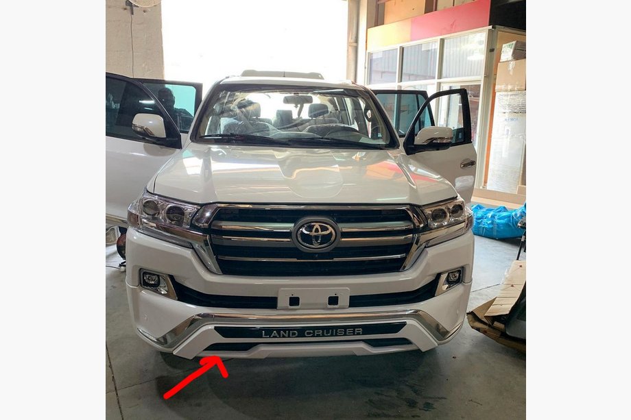 Toyota Land Cruiser 200 2007-2021 гг. Передний лип 2016↗ (стиль ME, нижняя накладка) Image