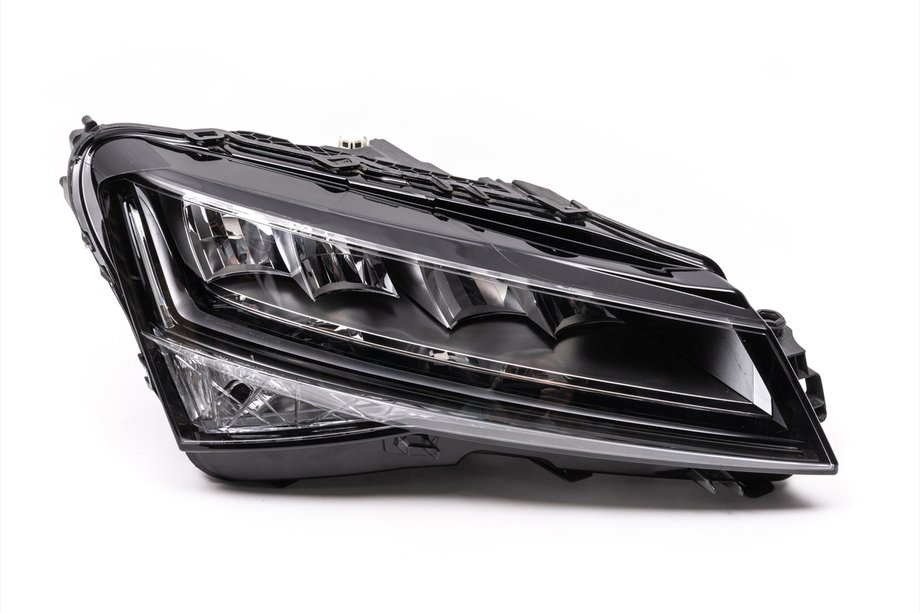 Skoda Superb 2015-2024 гг. Передняя фара LED (Правая, Оригинал, Б/У) Image