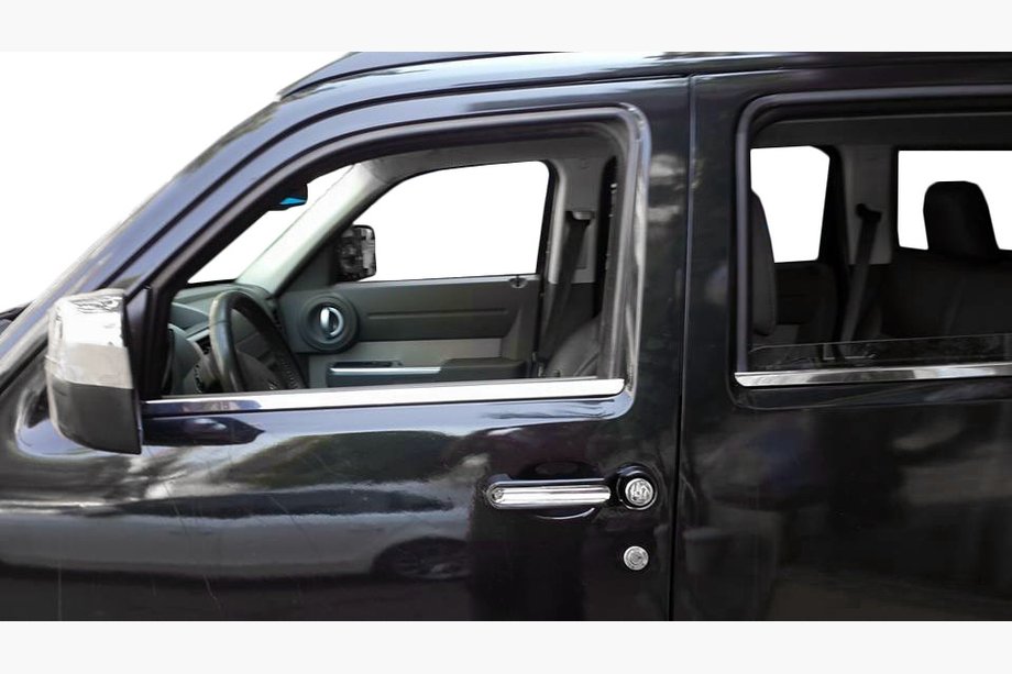 Dodge Nitro 2006-2011 гг. Накладка на стекло Нержавейка Image