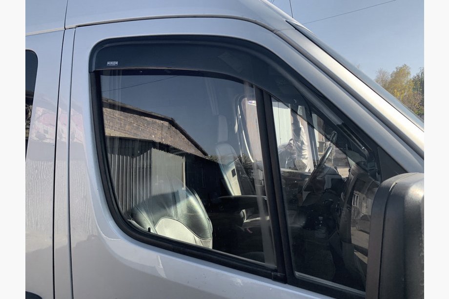 Mercedes Sprinter W906 2006–2018 гг. Клеящиеся ветровики на окна (2 шт, Niken) Image