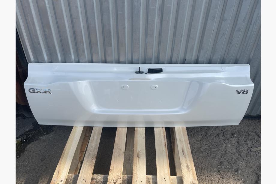 Нижняя крышка багажника 2016+ белая (БУ, оригинал) Image