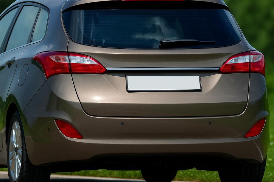 Hyundai I-30 2012-2017 гг. Хромированная накладка над номером (SW, нержавейка) Image