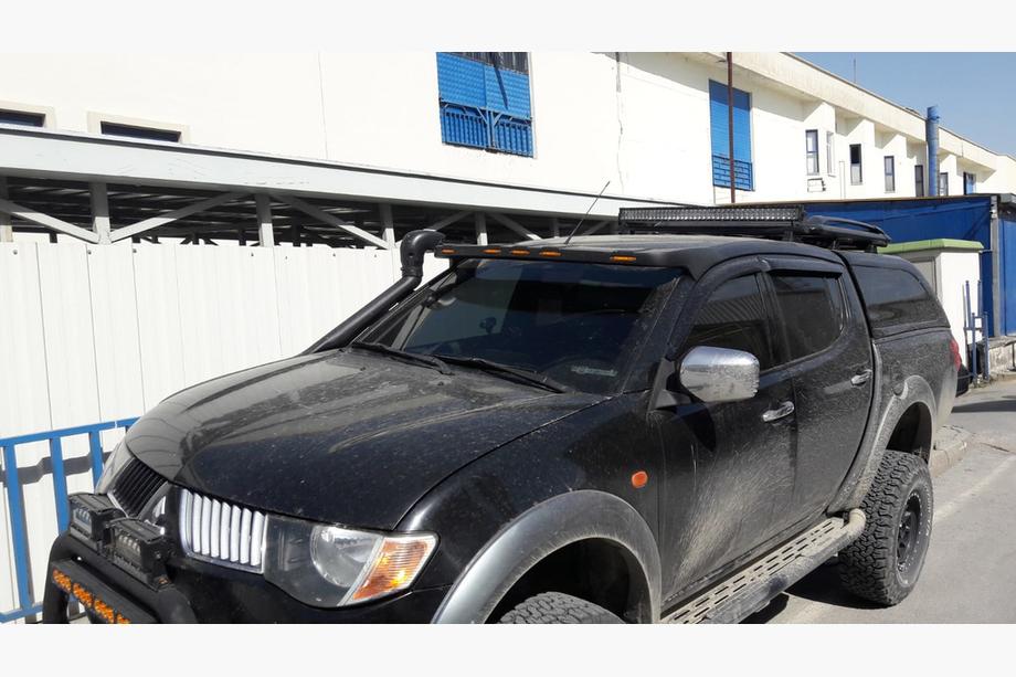 Mitsubishi L200 2015-2024 гг. Козырек на лобовое стекло (Meliset LED) Фото 1