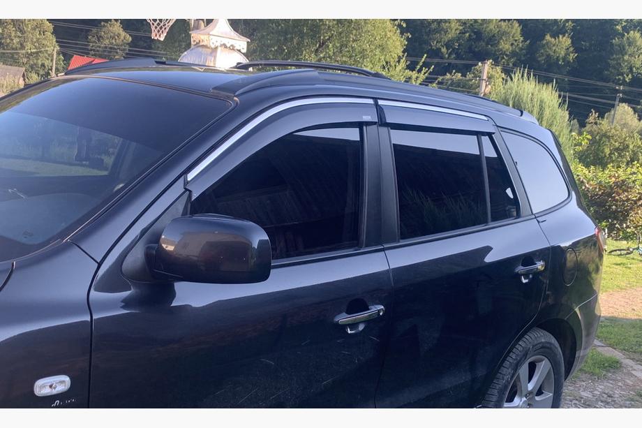 Hyundai Santa Fe 2 2006-2012 гг. Ветровики с хромированным молдингом (4 шт, Niken) Image
