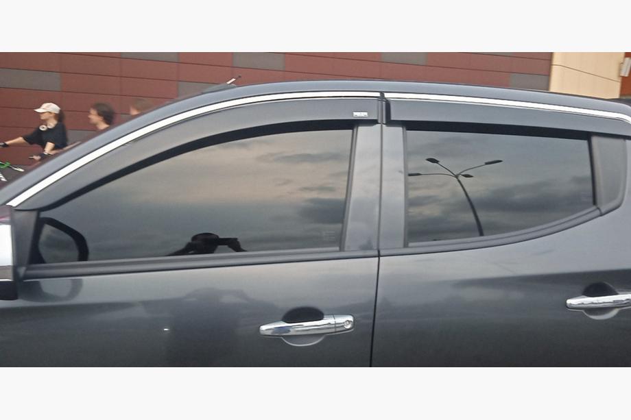 Mitsubishi L200 2015-2024 гг. Ветровики с хромированным молдингом (4 шт, Niken) Фото 2