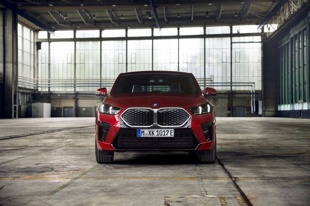 Электрический компактный кроссовер BMW iX2