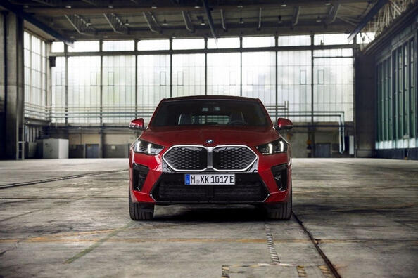 Электрический компактный кроссовер BMW iX2