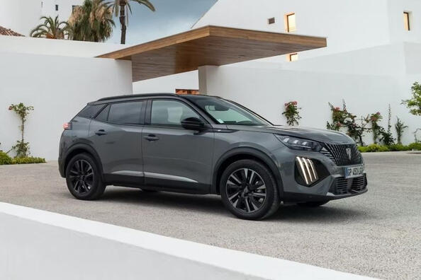 Обновленный компактный кроссовер Peugeot 2008