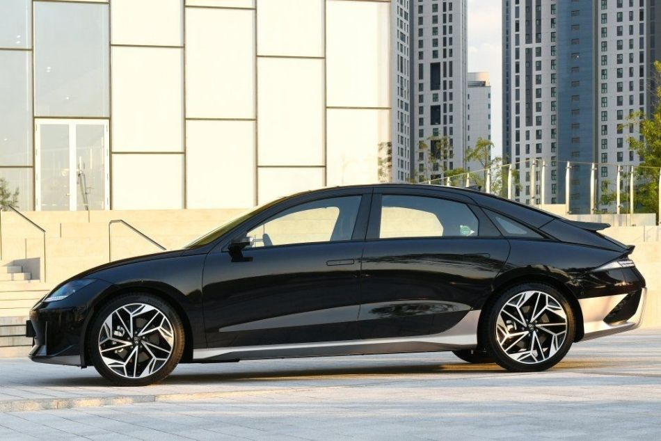Электрический седан Hyundai IONIQ 6