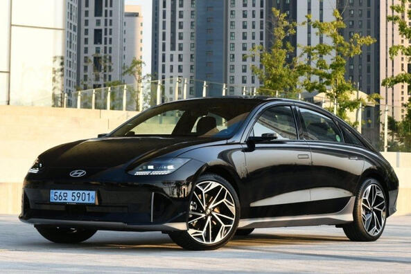 Электрический седан Hyundai IONIQ 6
