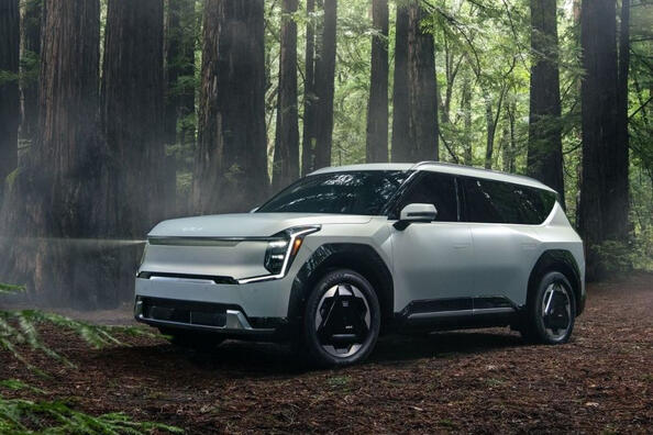 Семиместный электрический кроссовер Kia EV9