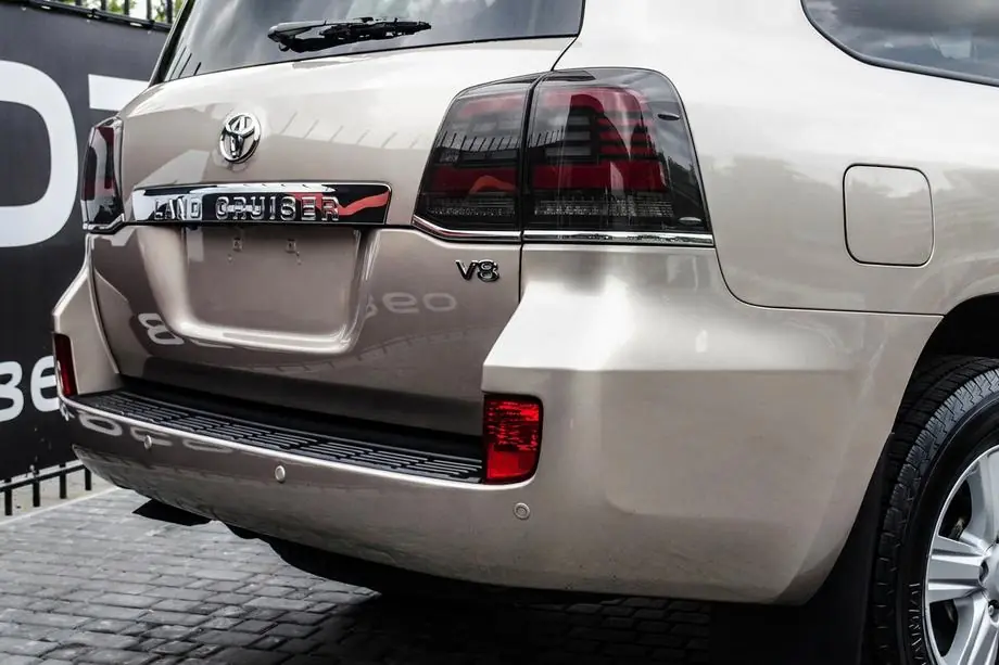 Toyota Land Cruiser 200 2007-2021 гг. Задние Фонари 2008-2015 (Sequential Red) Image