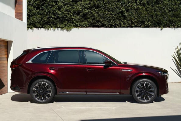 Обзор полноразмерного внедорожника Mazda CX-90 фото 3
