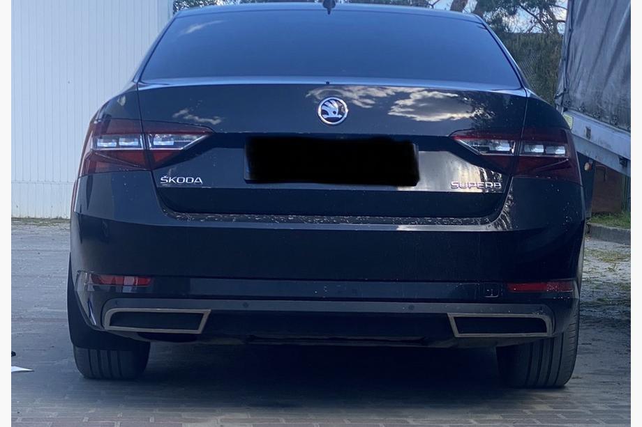 Skoda Superb 2015-2024 гг. Накладки на торец заднего бампера Carmos (3 шт, нержавейка) Фото 3