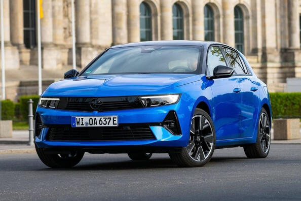 Электрический компактный хэтчбек Opel Astra Electric