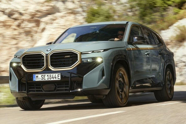 Гибридный люксовый полноприводный кроссовер BMW XM