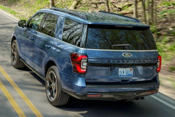 Рестайлинговый внедорожник Ford Expedition четвертого поколения фото 4