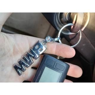 Металлический брелок с логотипом BMW