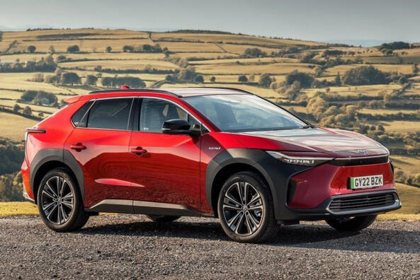 Обзор электрического кроссовера Toyota bZ4X