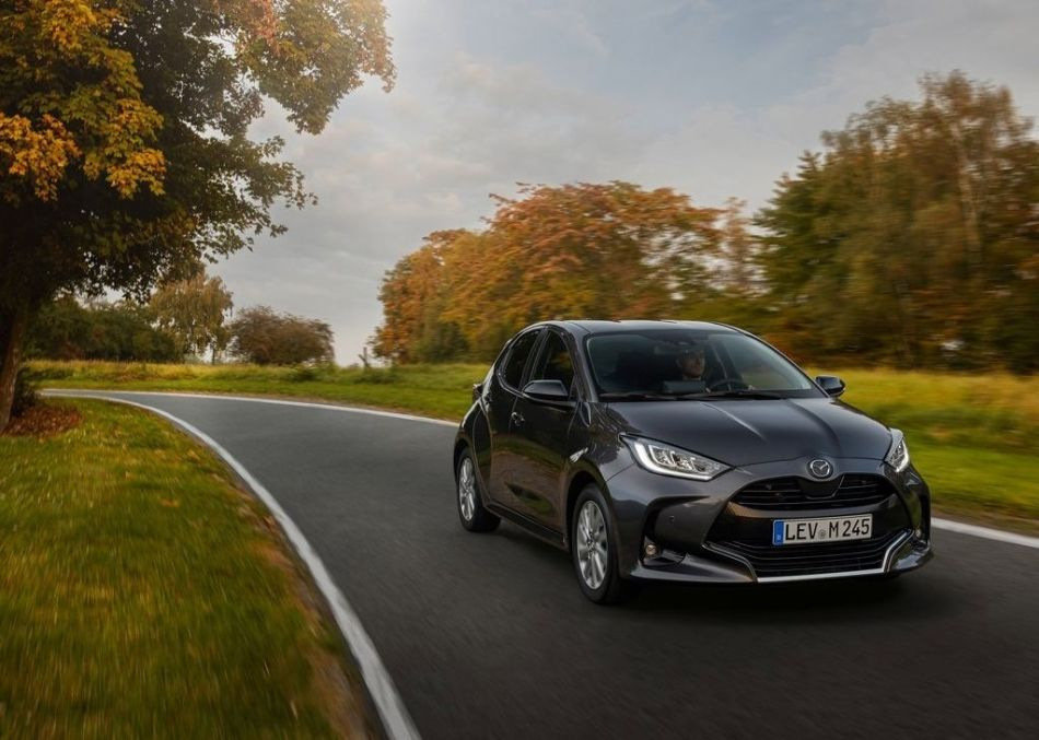 Обзор городского хэтчбека Mazda 2 Hybrid