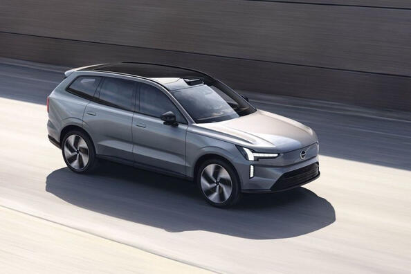 Обзор электрического полноприводного кроссовера Volvo EX90 фото 2