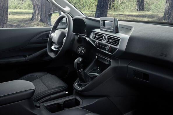 Обзор полноприводного пикапа Peugeot Landtrek фото 5
