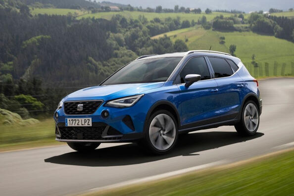 Обзор обновленного компактного кроссовера SEAT Arona
