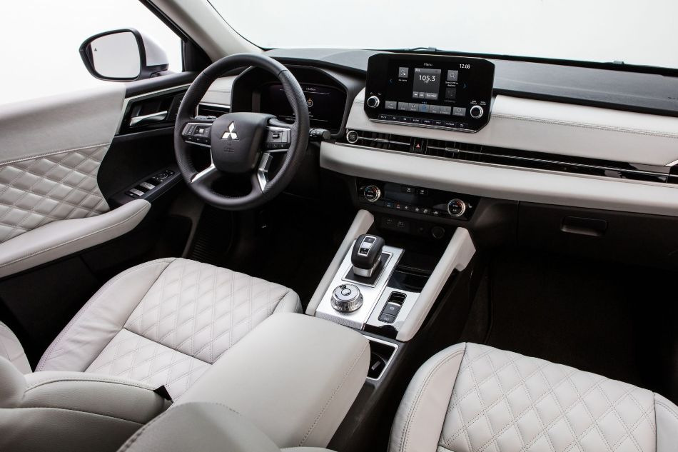 Обзор Mitsubishi Outlander: сочетание элегантности и комфорта
