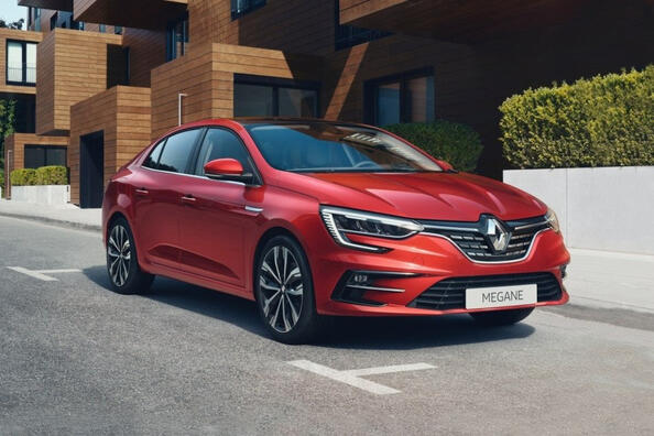 Обзор обновленного Renault Megane Sedan четвертого воплощения фото 2