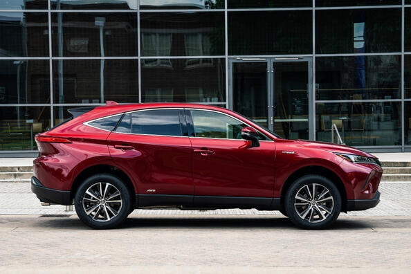 Обзор второго поколения кроссовера Toyota Venza