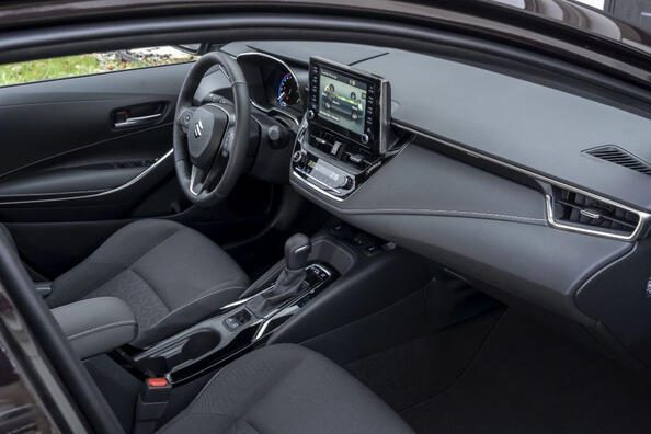 Suzuki Swace: практичный универсал с гибридным «сердцем» фото 6