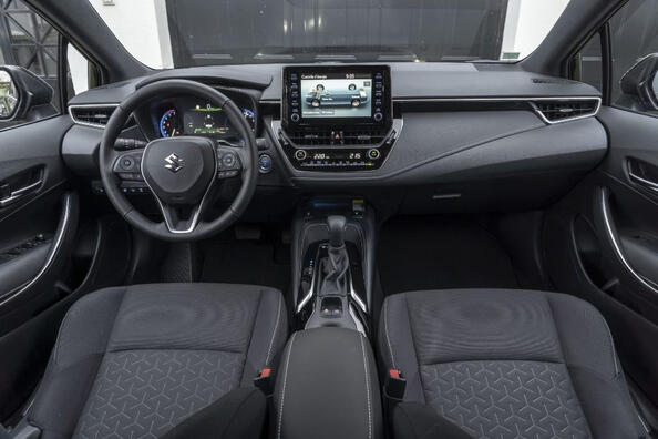 Suzuki Swace: практичный универсал с гибридным «сердцем» фото 5