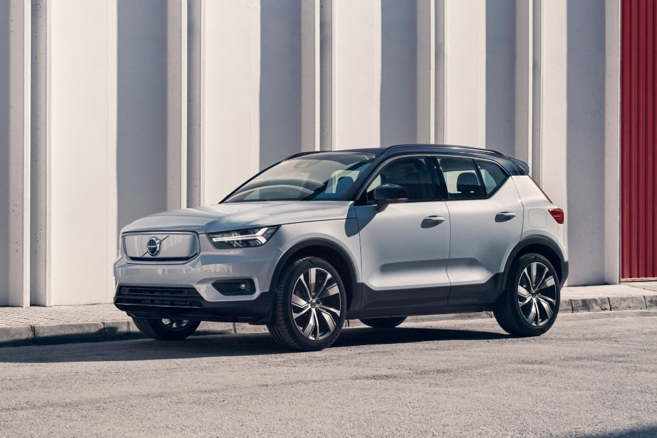 Электрический полноприводный кроссовер Volvo XC40 Recharge