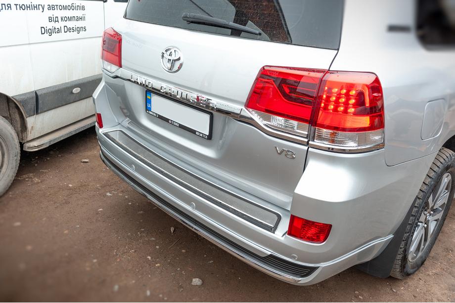 Toyota Land Cruiser 200 2007-2021 гг. Накладка над номером OEM (2016+) Фото 8