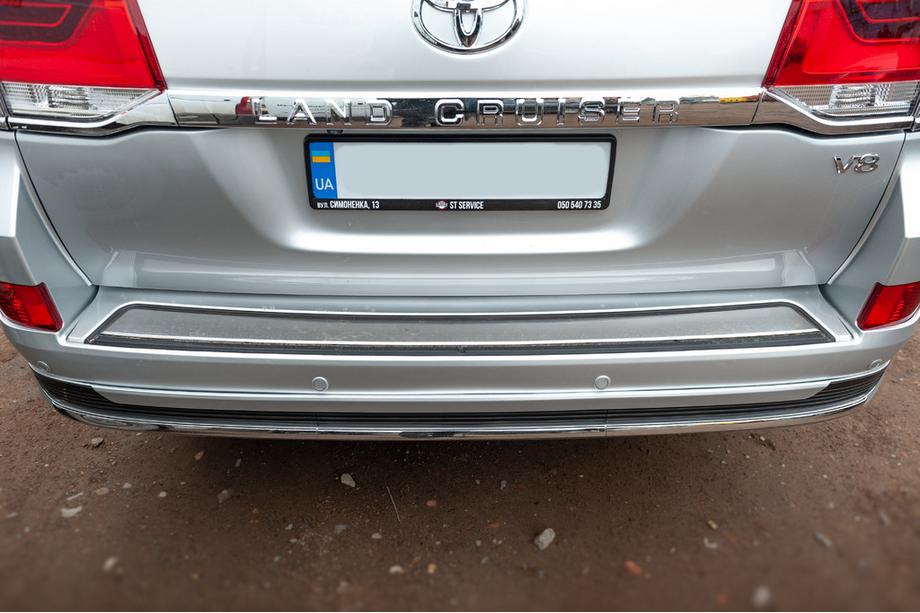 Toyota Land Cruiser 200 2007-2021 гг. Накладка над номером OEM (2016+) Фото 5