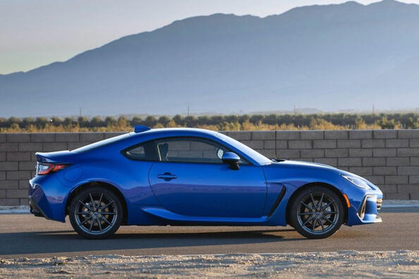 Второе поколение спортивного купе Subaru BRZ