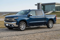 Chevrolet Silverado 2019- гг. Боковые пороги RedLine V1 (2 шт., алюминий) фото 1