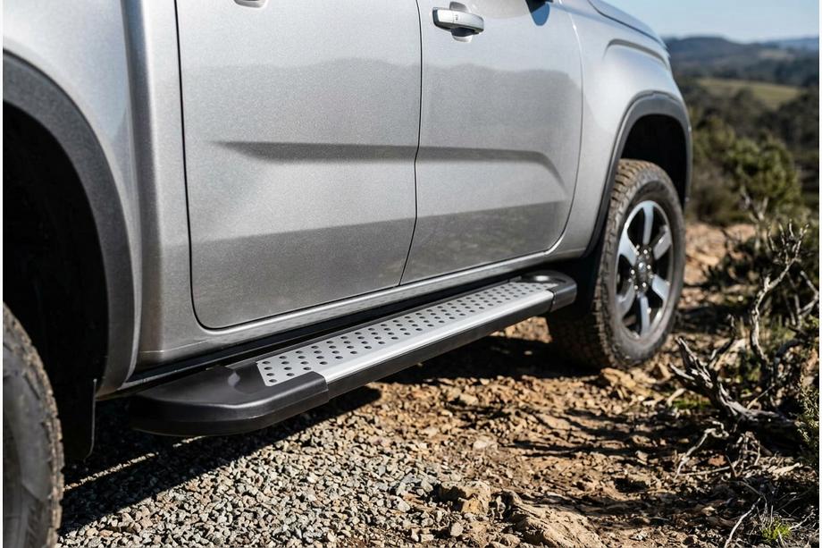 Volkswagen Amarok 2022- гг. Боковые пороги Allmond Grey (2 шт., алюминий) Фото 1