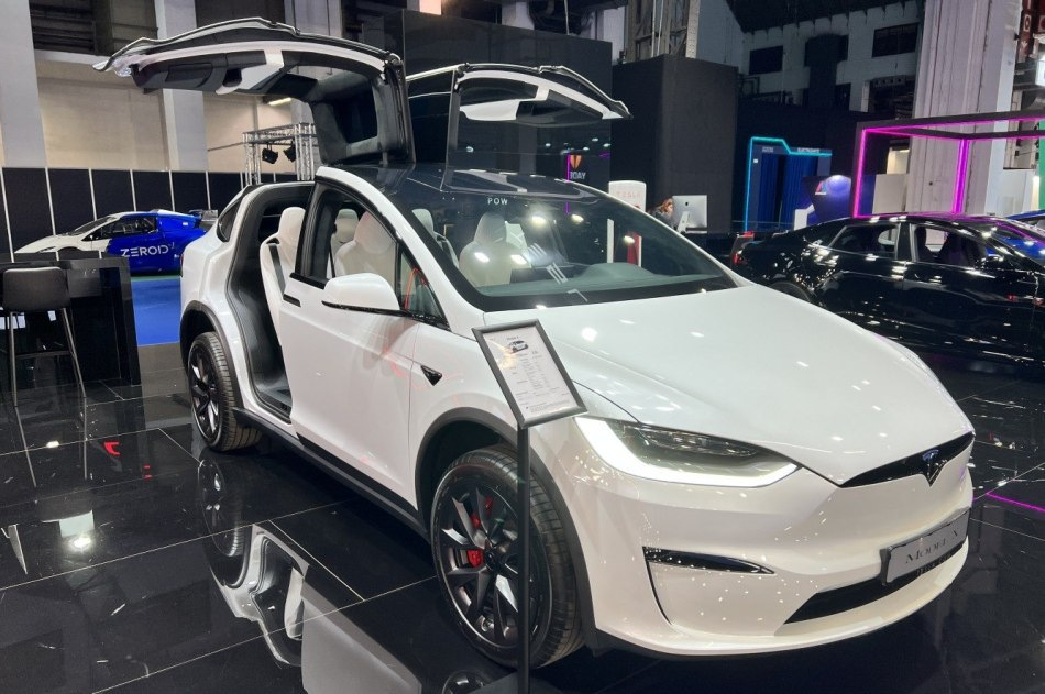 Tesla Model X: обзор обновленного кроссовера