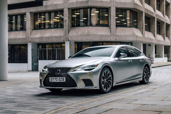 Lexus LS: обзор обновленного седана пятого поколения