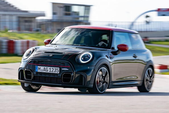 Обзор «заряженного» хэтчбека MINI John Cooper Works 3D третьего поколения