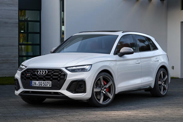 Обзор обновленного спортивного кроссовера Audi SQ5