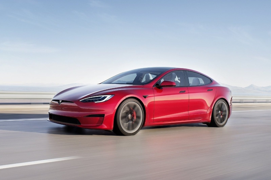 Tesla Model SI поколения: обзор обновленного электрического лифтбека