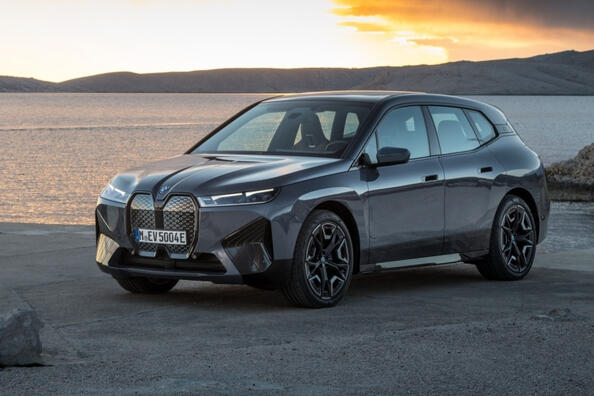 BMW iX: обзор и характеристики электрического кроссовера